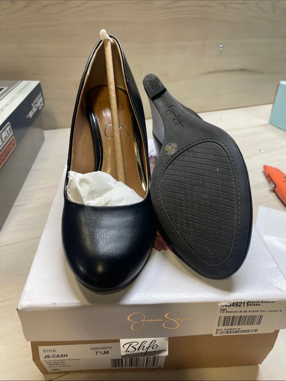 Jessica Simpson Black Round-Toe Classic Pumps #530
